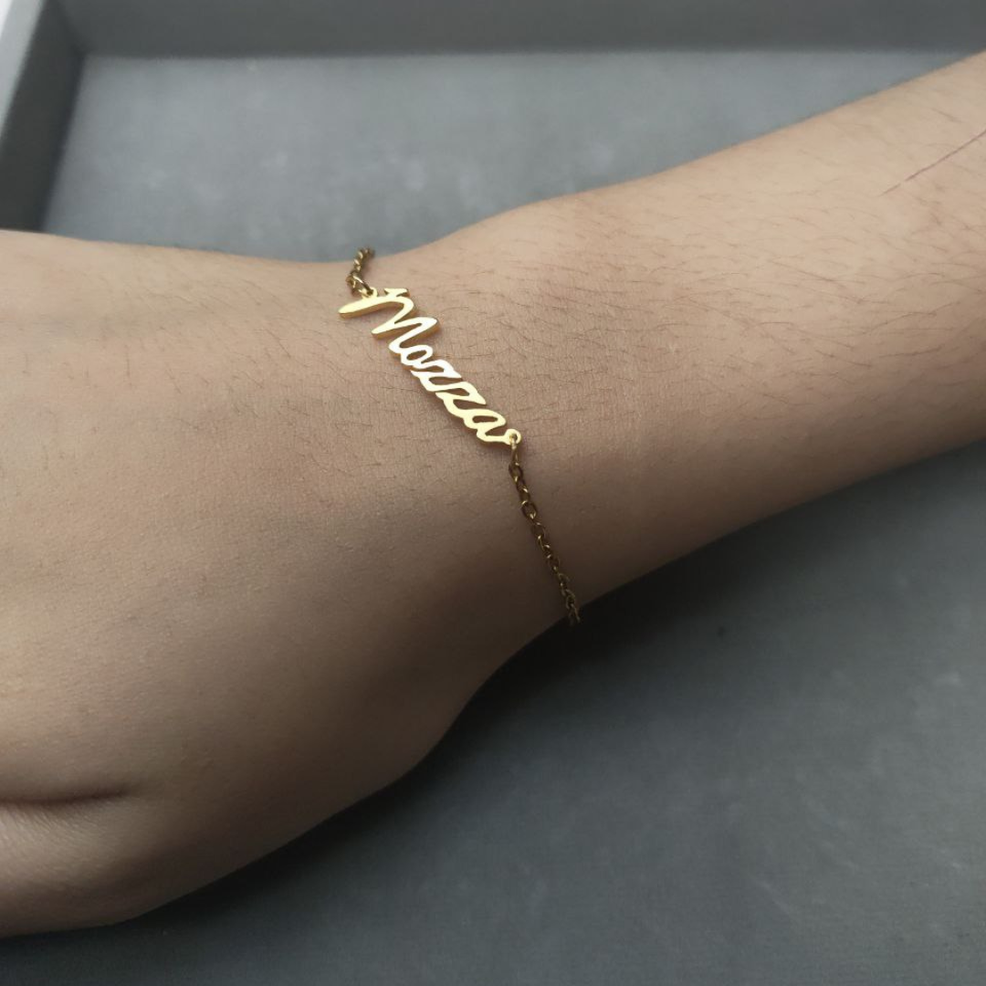 Gold Classic English Bracelet